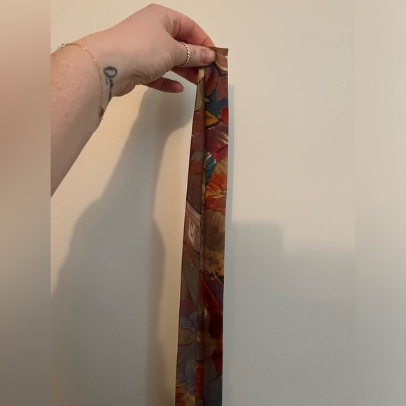 Bugle Boy Polyester Tie Multi Color Floral Watercolor Men Necktie Made In USA - Picture 4 of 5